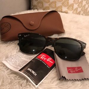 Polarized Wayfarer Ray-Bans (tortoise)